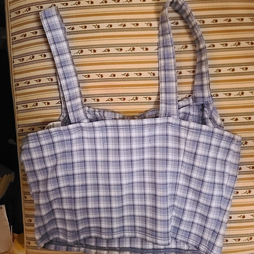Hollister Crop Top - Picture 2 of 3